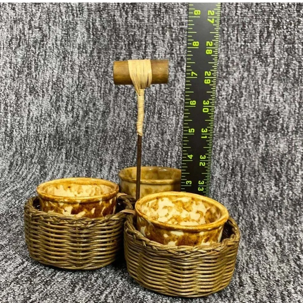 Unbranded sponge pottery